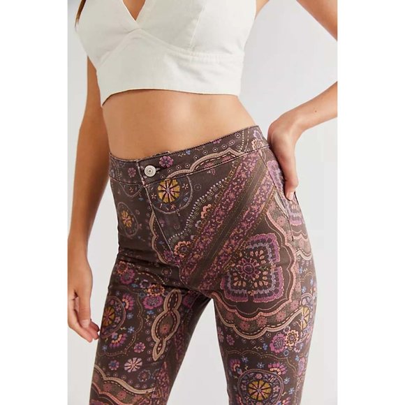 🎉LAST CHANCE🎉 FREE PEOPLE Just Float On Printed Flare Jeans / Chocolate Combo - Picture 3 of 14